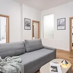Old 3br 100sqm - Bright & Spacious - Renovated 2026 Apartman *