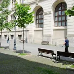 Apartman Old 3br 100sqm - Bright & Spacious - Renovated 2026