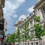 Old 3br 100sqm - Bright & Spacious - Renovated 2026 Apartman *