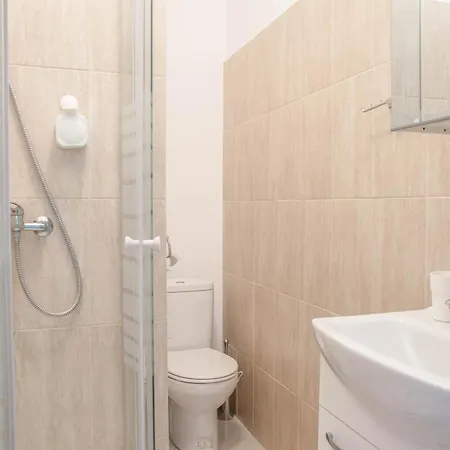 Old 3br 100sqm - Bright & Spacious - Renovated 2026 * Βουκουρέστι