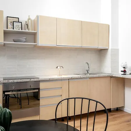 Old 3br 100sqm - Bright & Spacious - Renovated 2026 Lägenhet