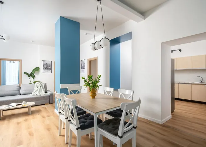 Lägenhet Old 3br 100sqm - Bright & Spacious - Renovated 2026 Bukarest