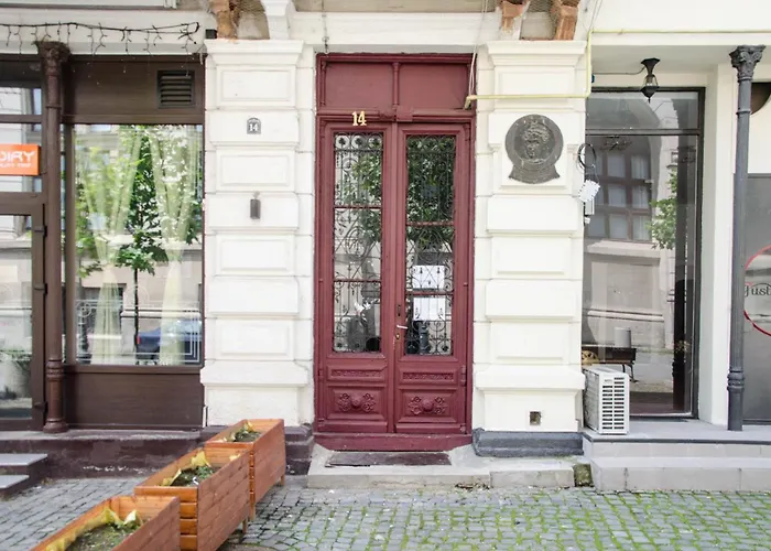 Apartment Old 3br 100sqm - Bright & Spacious - Renovated 2026 *