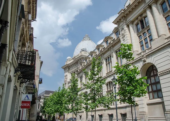 Old 3br 100sqm - Bright & Spacious - Renovated 2026 Apartment *