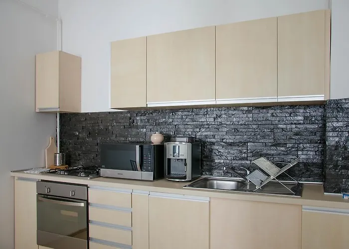 Old City Area-3Br-100 Sqm-Completely Renovated ブカレスト